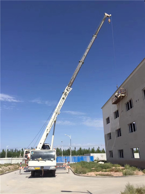 旌德县“轻装强干”—— 吊车的 “轻量化臂架” 技术